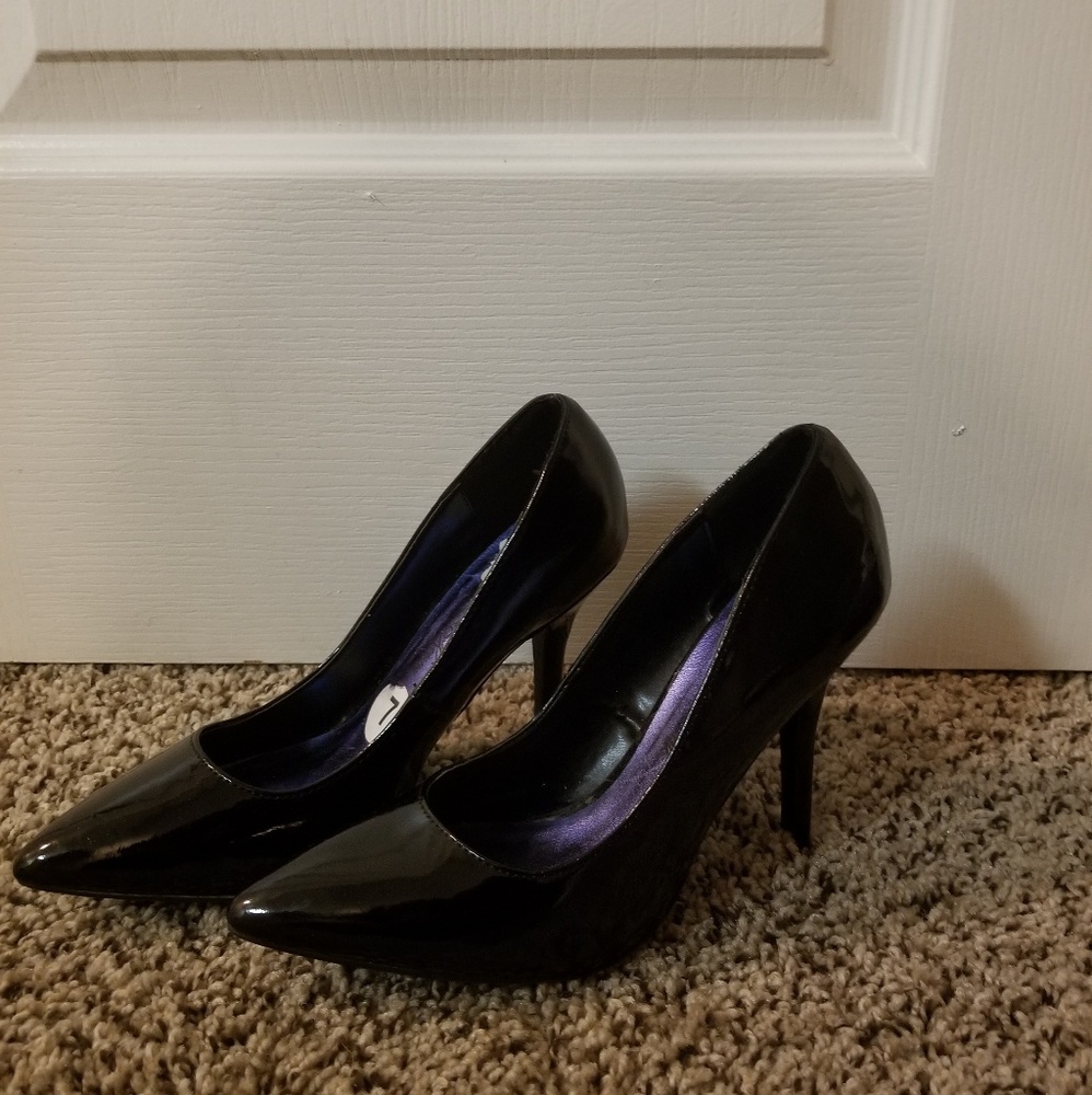 Shoes - Picture 4 of 4